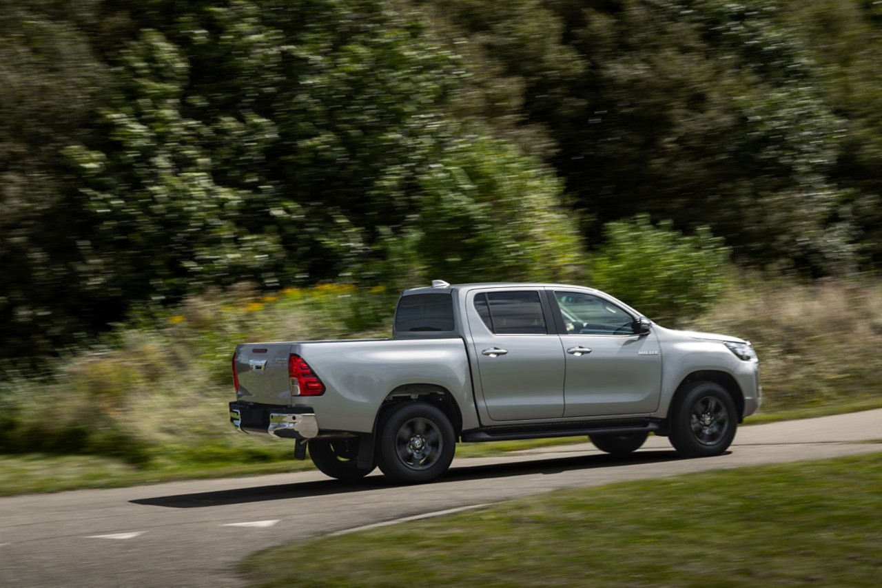 2024_Hilux 48V Hybrid_Dynamic_003