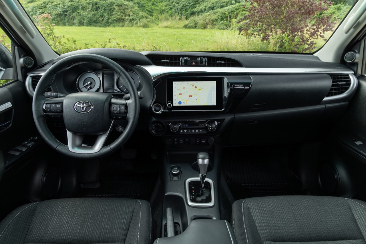 2024_Hilux 48V Hybrid_Interior_004