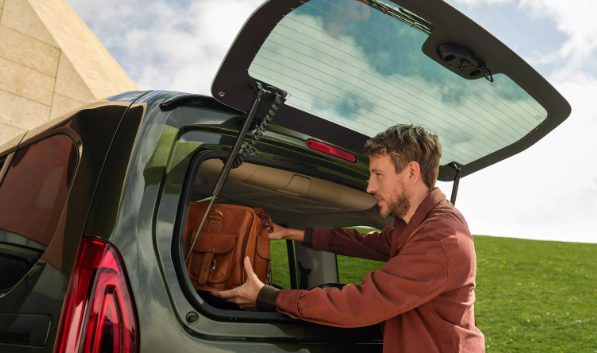 The Proace City Verso’s panoramic glass roof